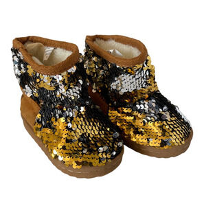 Mudd Cherry Silver and Gold Sequined Faux Fur Booties • Size 5 🗣